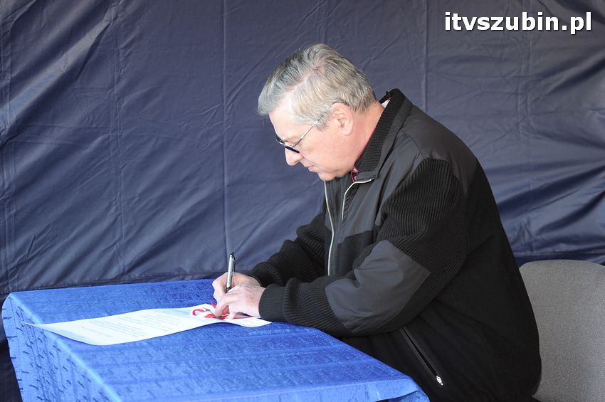 Podpisanie aktu erekcyjnego i wmurowanie kamienia węgielnego pod budowę nowego komisariatu w Szubinie