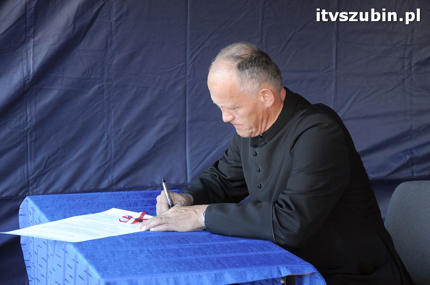 Podpisanie aktu erekcyjnego i wmurowanie kamienia węgielnego pod budowę nowego komisariatu w Szubinie