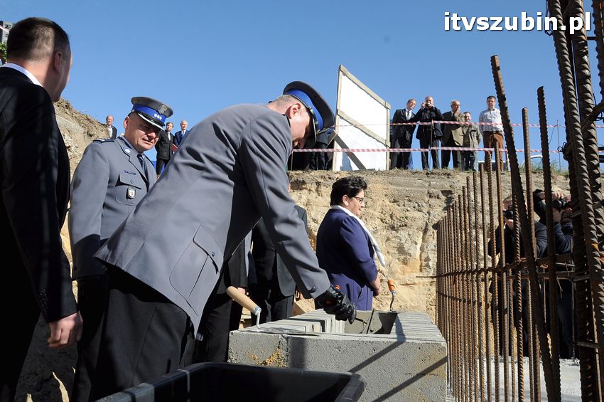 Podpisanie aktu erekcyjnego i wmurowanie kamienia węgielnego pod budowę nowego komisariatu w Szubinie