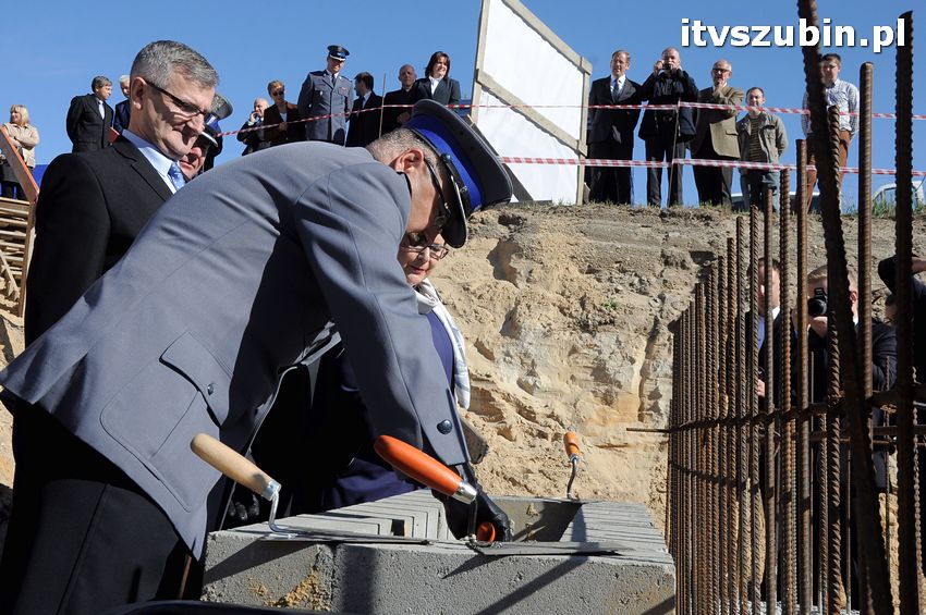 Podpisanie aktu erekcyjnego i wmurowanie kamienia węgielnego pod budowę nowego komisariatu w Szubinie