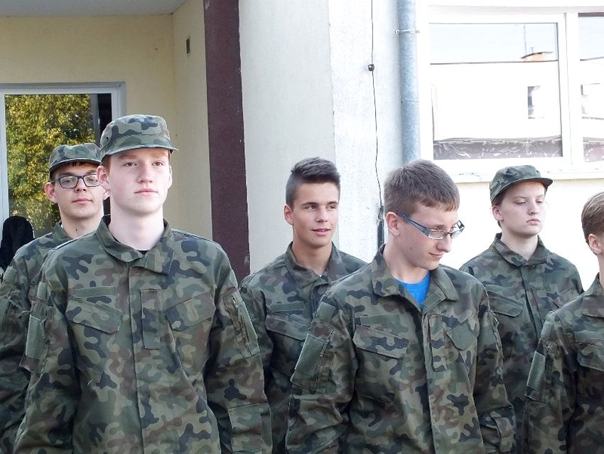 Pierwsza musztra w mundurach uczniów klasy wojskowej I TL