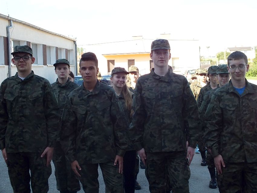 Pierwsza musztra w mundurach uczniów klasy wojskowej I TL