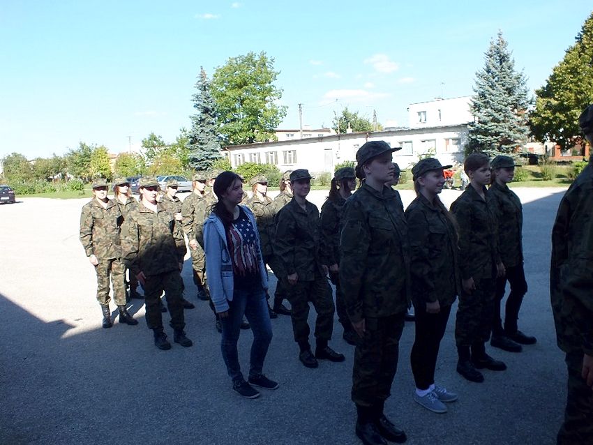 Pierwsza musztra w mundurach uczniów klasy wojskowej I TL