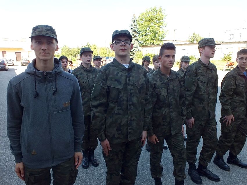 Pierwsza musztra w mundurach uczniów klasy wojskowej I TL
