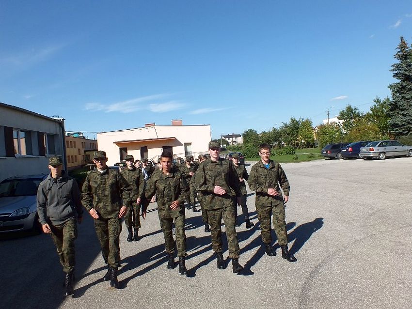 Pierwsza musztra w mundurach uczniów klasy wojskowej I TL