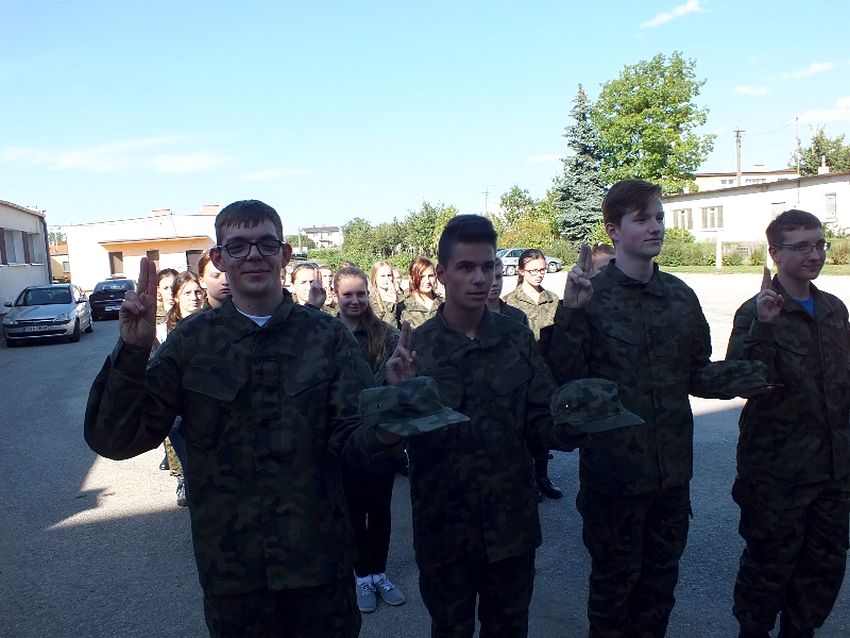 Pierwsza musztra w mundurach uczniów klasy wojskowej I TL