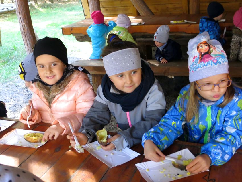 Żabki i Pszczółki z szubińskiego Słoneczka obchodziły Święto Pieczonego Ziemniaka