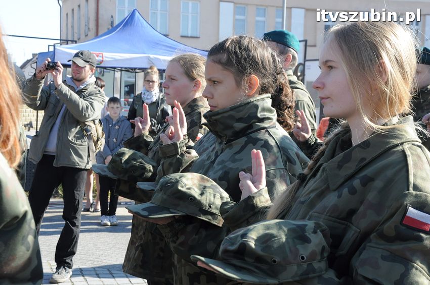 Ślubowanie i przysięga I klasy wojskowej Technik Logistyk z ZSP w Szubinie