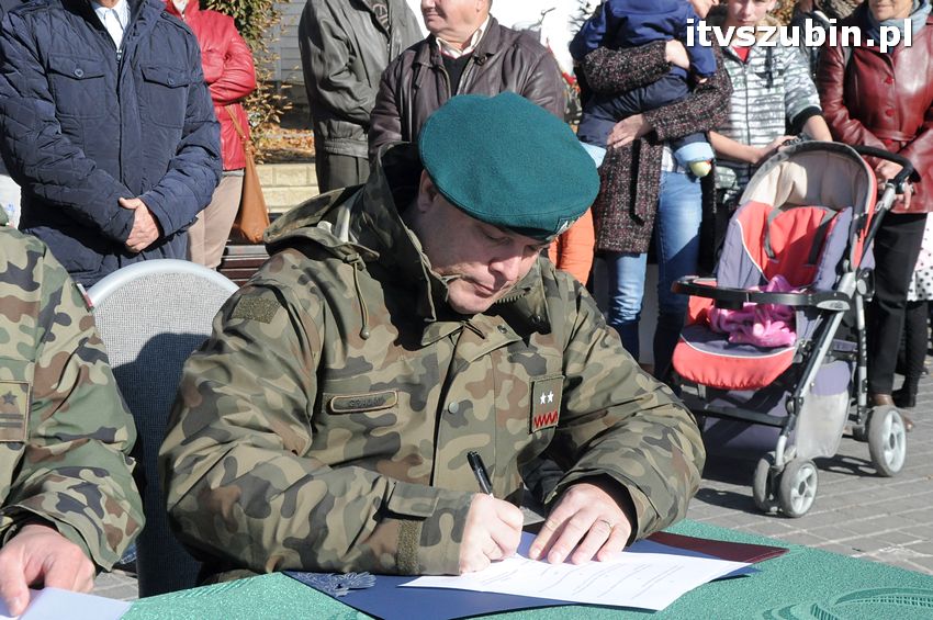 Ślubowanie i przysięga I klasy wojskowej Technik Logistyk z ZSP w Szubinie