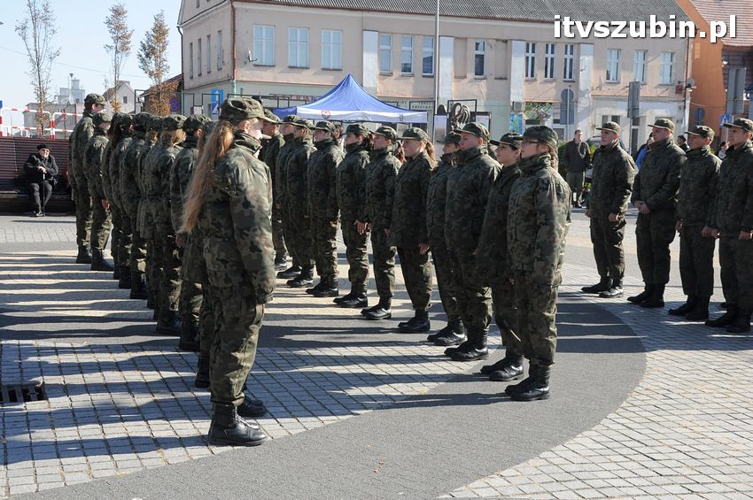 Ślubowanie i przysięga I klasy wojskowej Technik Logistyk z ZSP w Szubinie