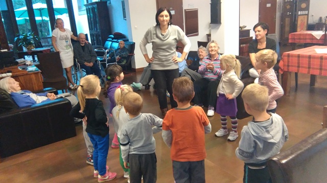 Wizyta ?Motylków? w Pensjonacie Seniora w Rynarzewie