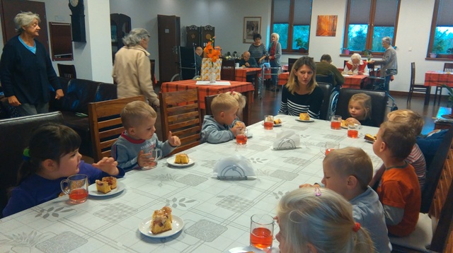 Wizyta ?Motylków? w Pensjonacie Seniora w Rynarzewie