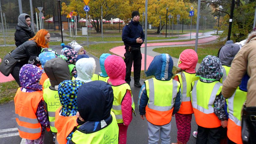 ?Smerfy? i ?Pszczółki? w Miasteczku Ruchu Drogowego w Myślęcinku