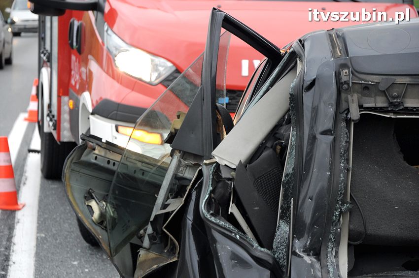 Opel Astra niczym Smart - o włos od tragedii