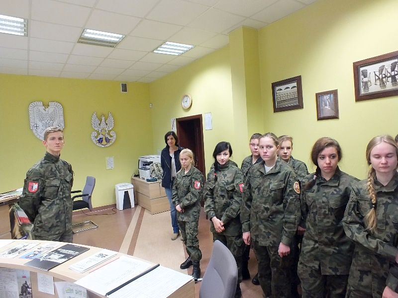 Kadeci klasy wojskowej z wizytą w Wojskowej Komendzie Uzupełnień i Muzeum Wojsk Lądowych w Bydgoszczy