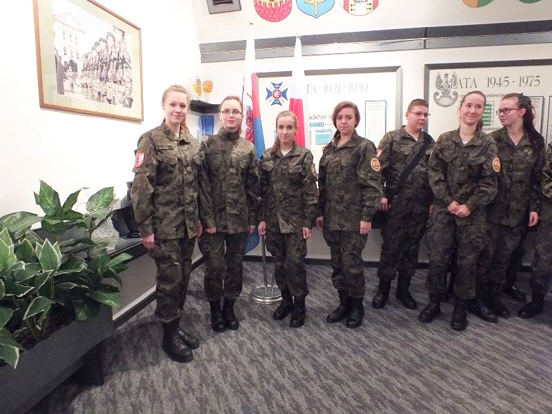 Kadeci klasy wojskowej z wizytą w Wojskowej Komendzie Uzupełnień i Muzeum Wojsk Lądowych w Bydgoszczy