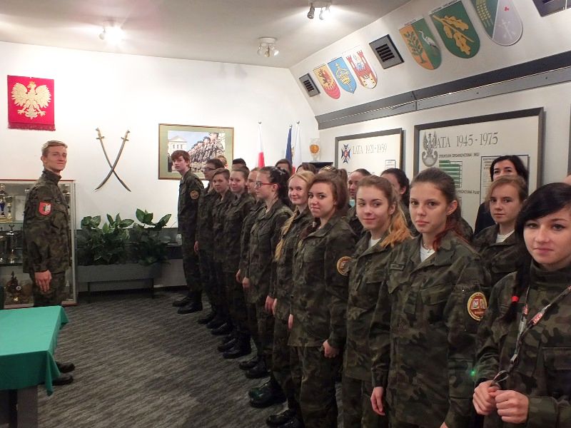 Kadeci klasy wojskowej z wizytą w Wojskowej Komendzie Uzupełnień i Muzeum Wojsk Lądowych w Bydgoszczy