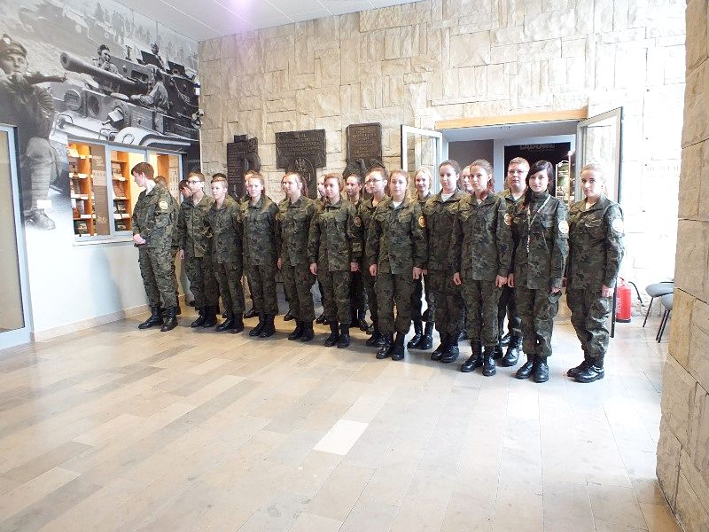Kadeci klasy wojskowej z wizytą w Wojskowej Komendzie Uzupełnień i Muzeum Wojsk Lądowych w Bydgoszczy