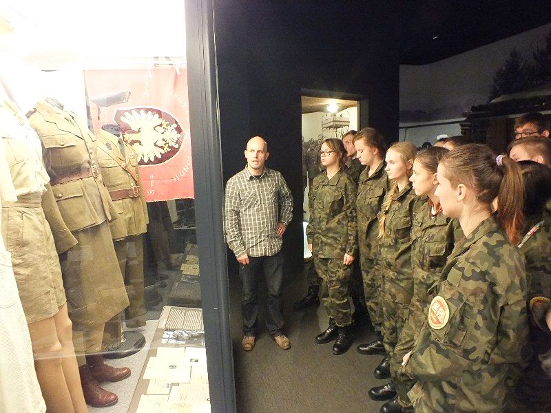 Kadeci klasy wojskowej z wizytą w Wojskowej Komendzie Uzupełnień i Muzeum Wojsk Lądowych w Bydgoszczy