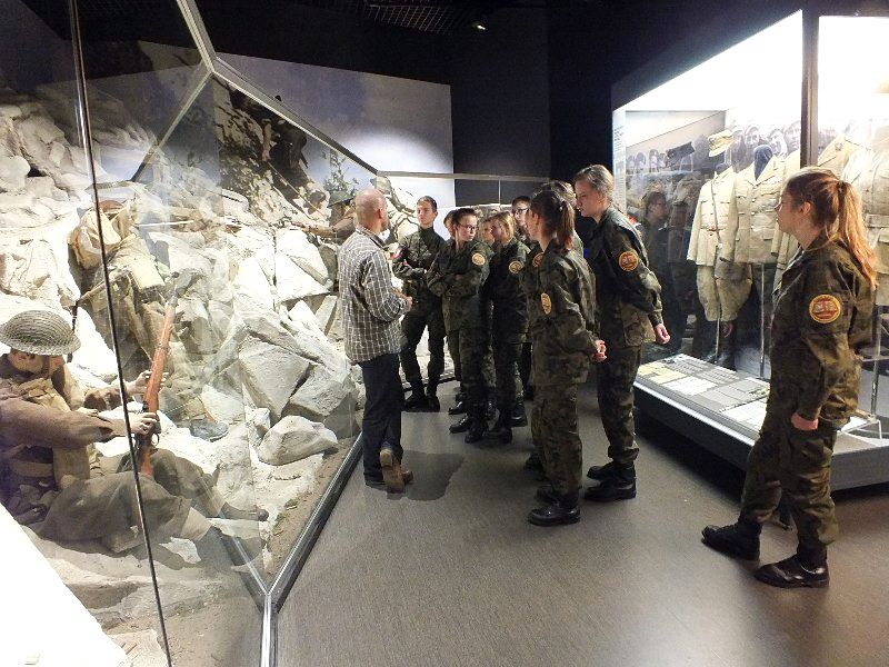 Kadeci klasy wojskowej z wizytą w Wojskowej Komendzie Uzupełnień i Muzeum Wojsk Lądowych w Bydgoszczy