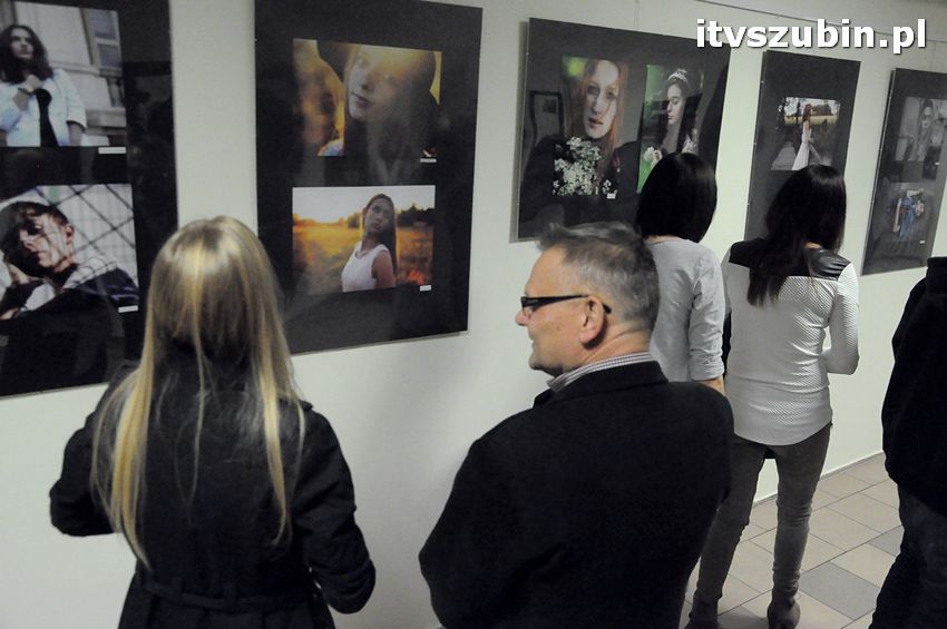 Sukces Julii i światło w obrazach