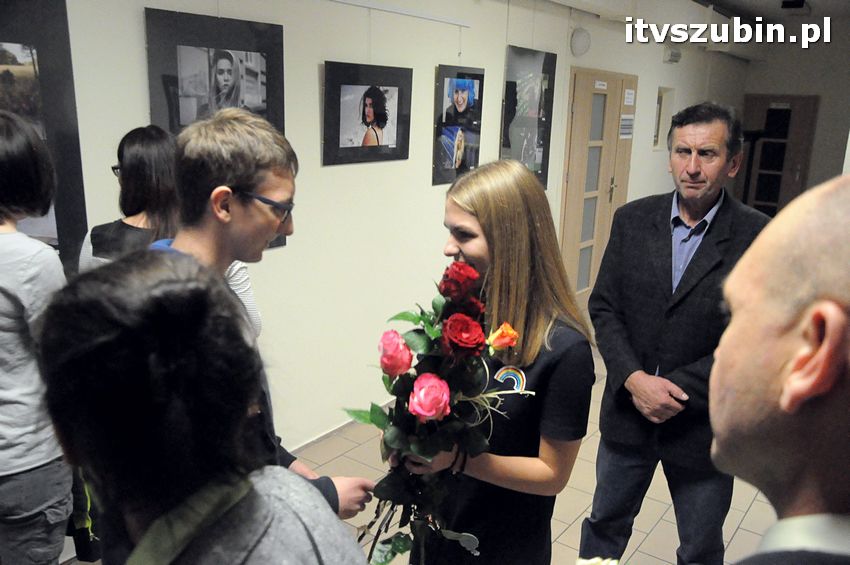 Sukces Julii i światło w obrazach