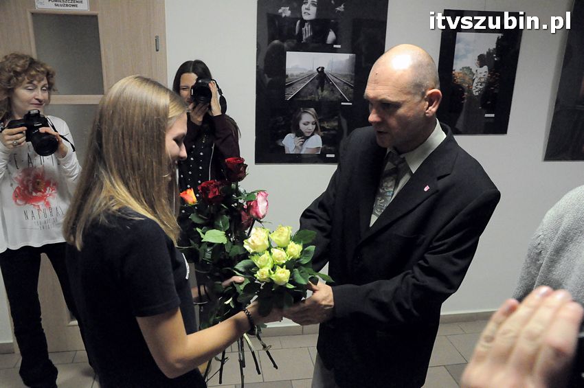 Sukces Julii i światło w obrazach