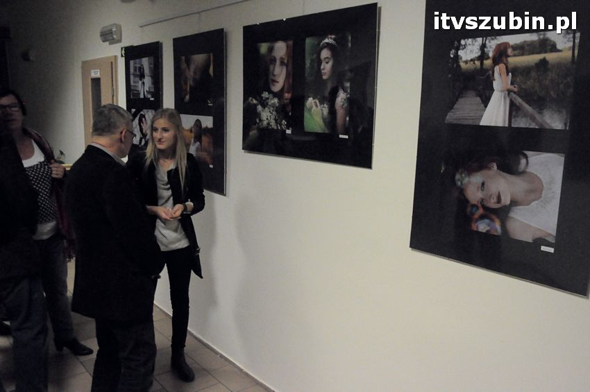 Sukces Julii i światło w obrazach