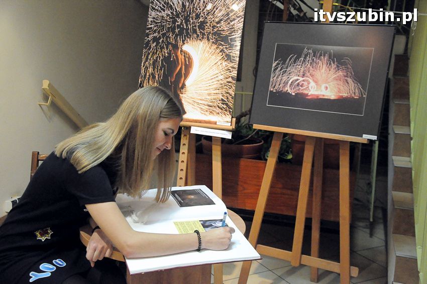 Sukces Julii i światło w obrazach