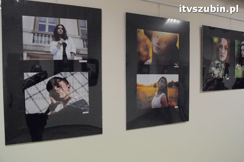 Sukces Julii i światło w obrazach