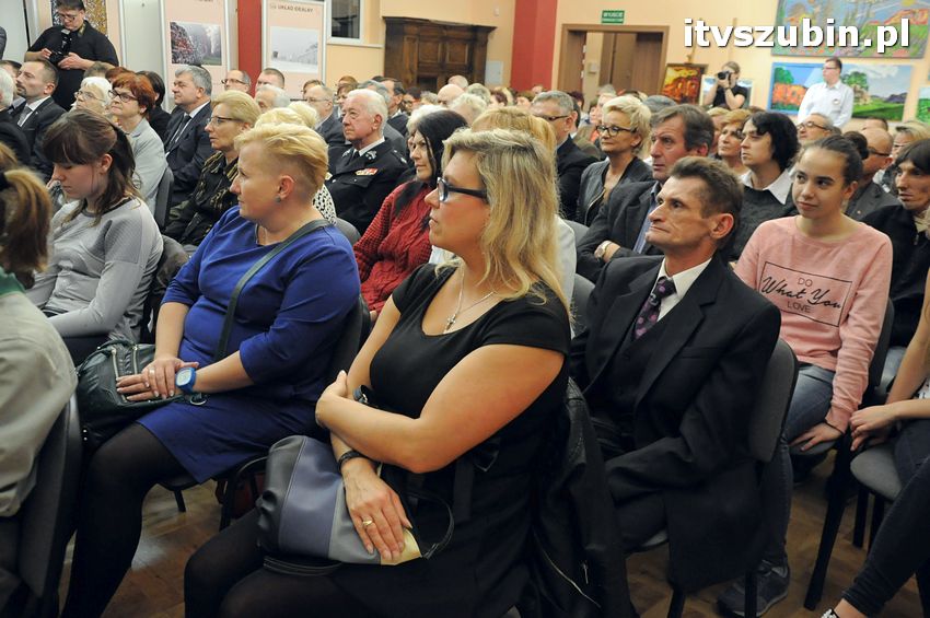 Wieczornica patriotyczna z Szubinem w tle