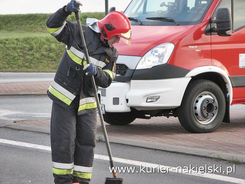 Kolizja na skrzyżowaniu ul Mroteckiej z krajową 10 oraz potrącenie w Nakle