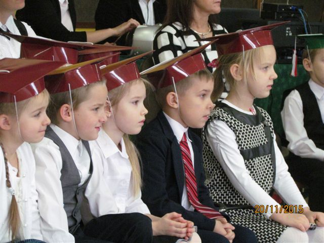 Pasowanie na uczniów w Szkole Podstawowej nr 1 im. Króla Władysława Jagiełły w Szubinie