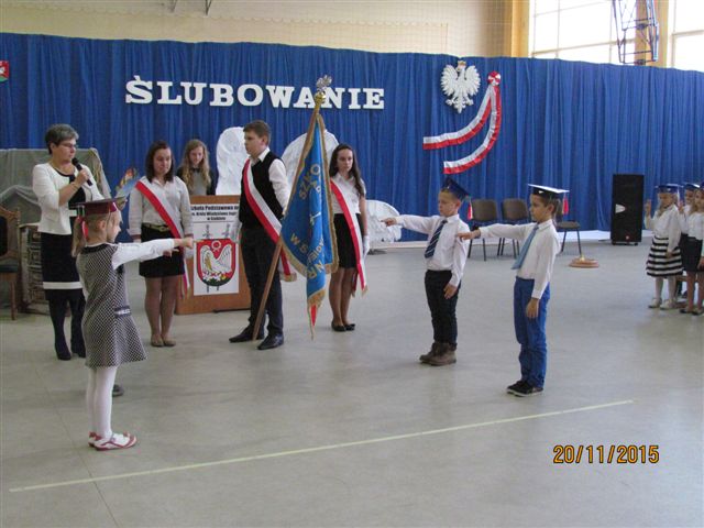 Pasowanie na uczniów w Szkole Podstawowej nr 1 im. Króla Władysława Jagiełły w Szubinie