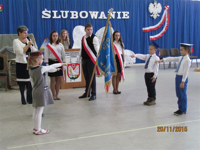 Pasowanie na uczniów w Szkole Podstawowej nr 1 im. Króla Władysława Jagiełły w Szubinie