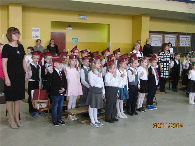 Pasowanie na uczniów w Szkole Podstawowej nr 1 im. Króla Władysława Jagiełły w Szubinie