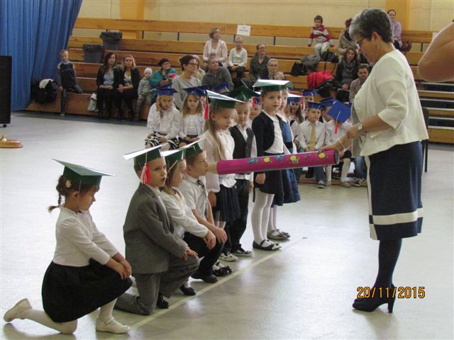 Pasowanie na uczniów w Szkole Podstawowej nr 1 im. Króla Władysława Jagiełły w Szubinie