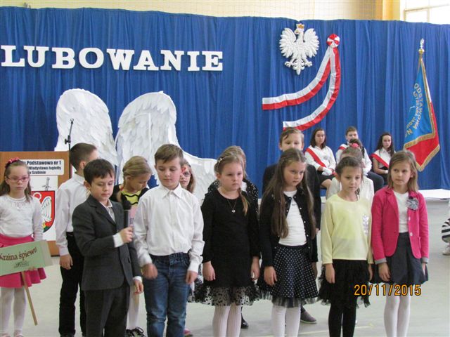 Pasowanie na uczniów w Szkole Podstawowej nr 1 im. Króla Władysława Jagiełły w Szubinie