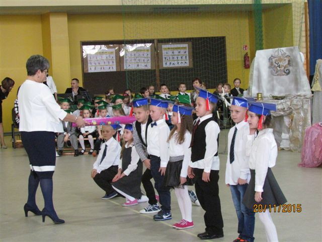 Pasowanie na uczniów w Szkole Podstawowej nr 1 im. Króla Władysława Jagiełły w Szubinie
