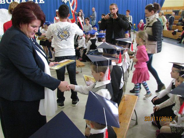 Pasowanie na uczniów w Szkole Podstawowej nr 1 im. Króla Władysława Jagiełły w Szubinie