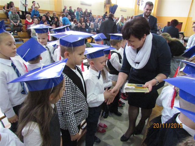 Pasowanie na uczniów w Szkole Podstawowej nr 1 im. Króla Władysława Jagiełły w Szubinie