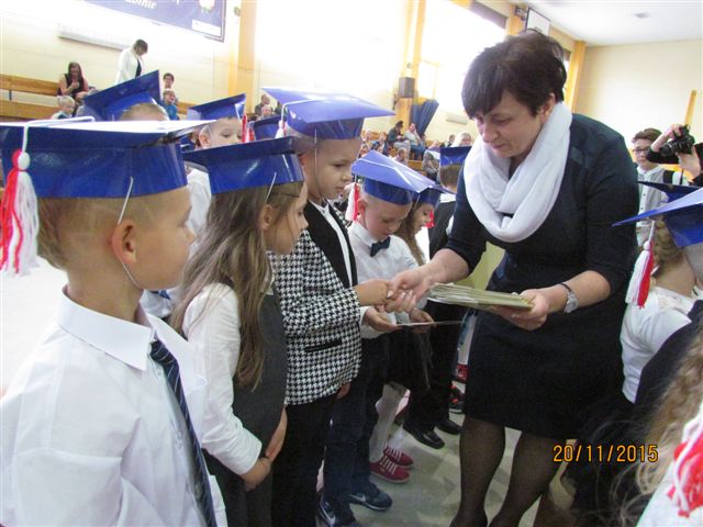 Pasowanie na uczniów w Szkole Podstawowej nr 1 im. Króla Władysława Jagiełły w Szubinie