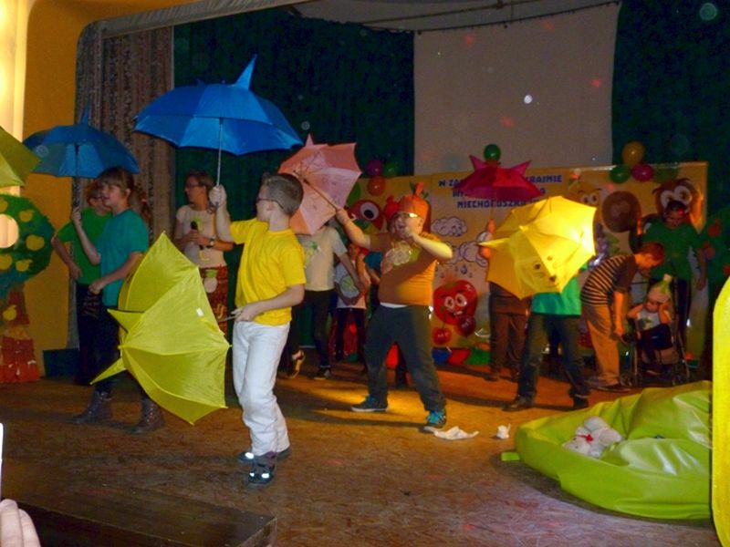 Teatr to jest dobra rzecz, w teatr warto bawić się