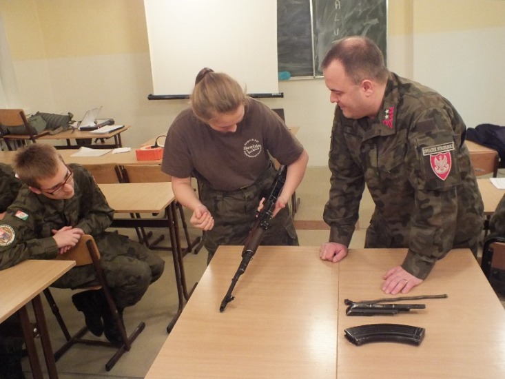 Kolejne dobowe szkolenie taktyczne uczniów kadetów klasy wojskowej z ZSP w Szubinie