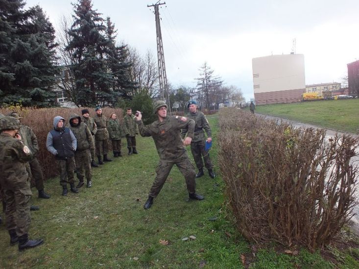 Kolejne dobowe szkolenie taktyczne uczniów kadetów klasy wojskowej z ZSP w Szubinie