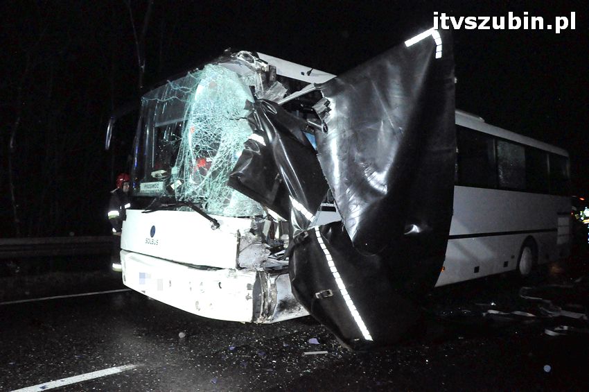 Kierowca autobusu zginął na miejscu [Ustalenia policji]