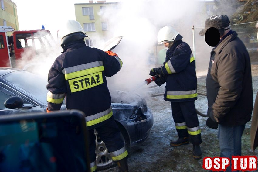 Pożar samochodu w Turze