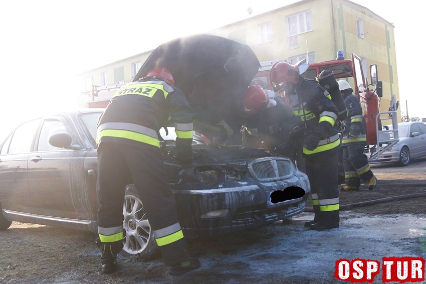 Pożar samochodu w Turze
