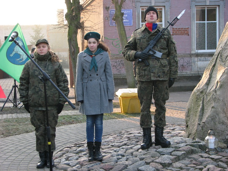 Gminne obchody 97. rocznicy wybuchu Powstania Wielkopolskiego 1918-1919 w Mroczy z udziałem uczniów ?mundurowych? z ZSP w Szubinie