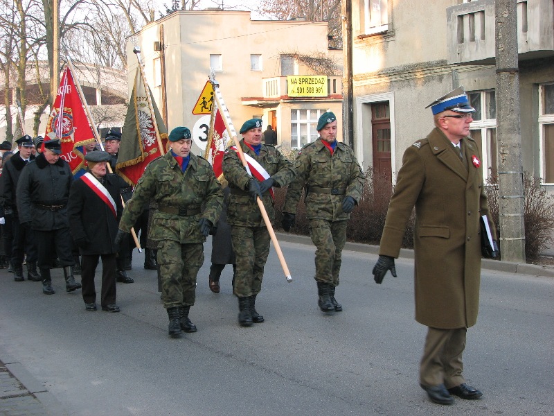 Gminne obchody 97. rocznicy wybuchu Powstania Wielkopolskiego 1918-1919 w Mroczy z udziałem uczniów ?mundurowych? z ZSP w Szubinie